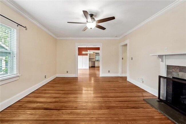 Photo - 976 Hall Pl NW