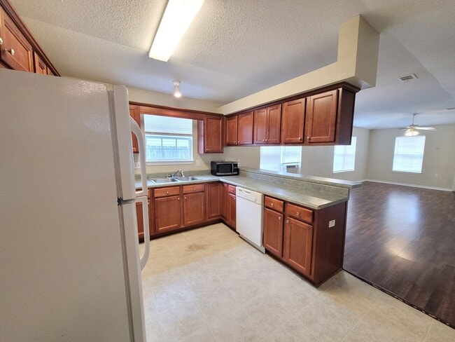 Photo - 7802 Heirloom Dr