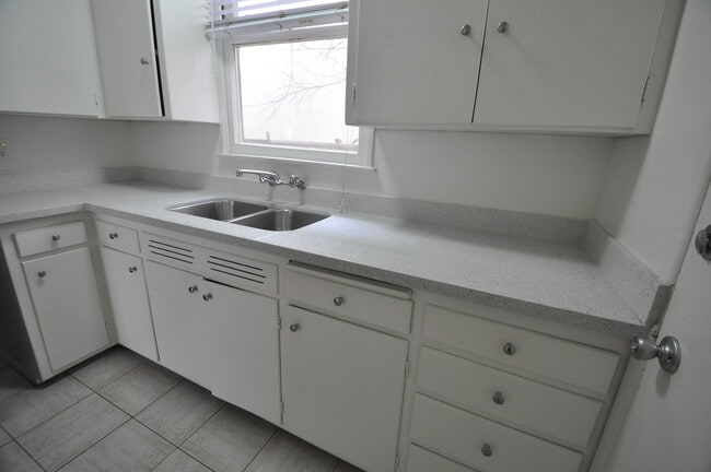 Photo - 14830 Dickens St Unidad 02