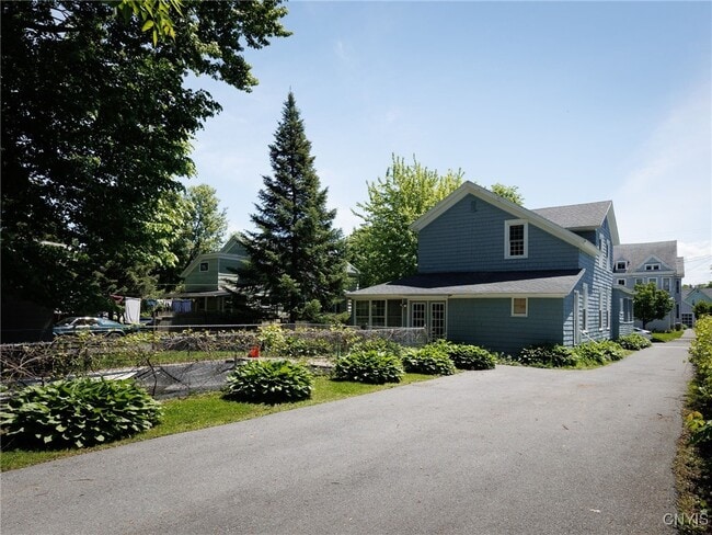 Photo - 427 East Ave