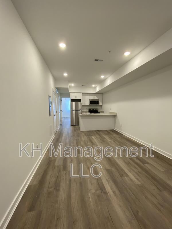 Photo - 667 N 52nd St Unit 2