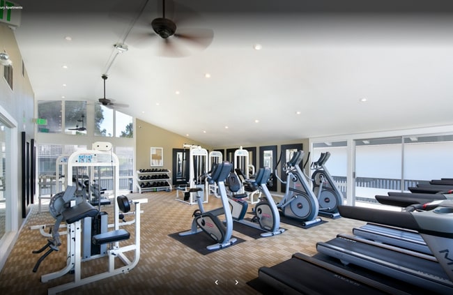 Full gym facilities - 303 Masters Ct Unidad 2