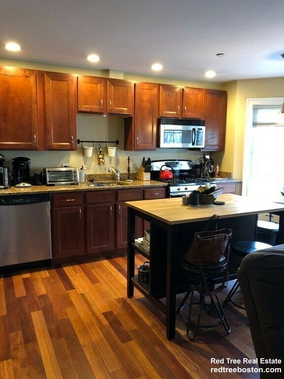 Building Photo - 341 W Broadway Unit 1