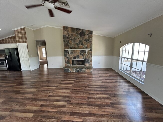 Photo - Unique 3/2 + Den home in great location