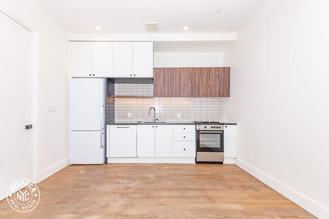 Photo - 1530 Putnam Ave Unit C2