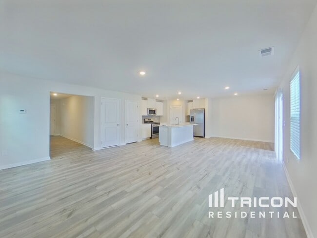 Photo - 4030 Rustling Grass Trl