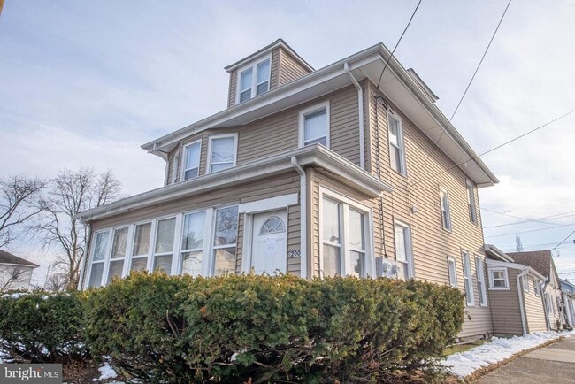 Photo - 2001 Genesee St Unit 3