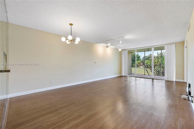 Photo - 3351 S Palm Aire Dr Unidad 205