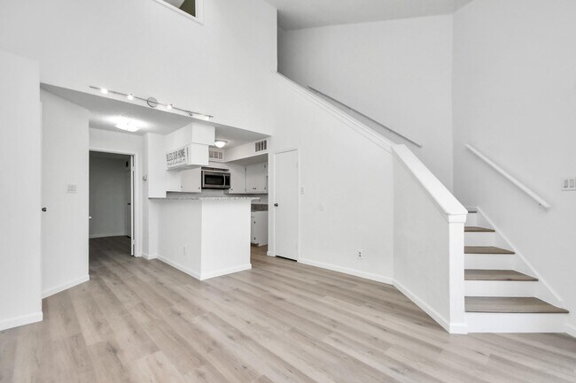Photo - 10855 Meadowglen Ln