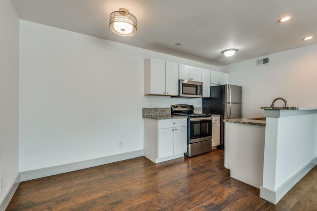 Building Photo - 4633 Fairmount St Rental