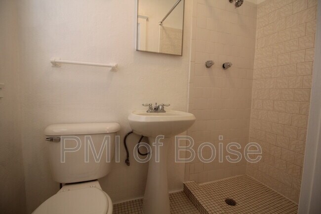 Photo - 317 E Bannock St Unit Apt 3