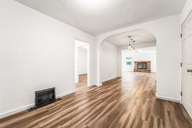 Photo - 560 Russell St