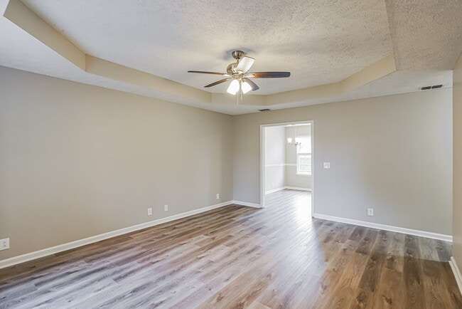 Photo - 1723 Locerbie Dr
