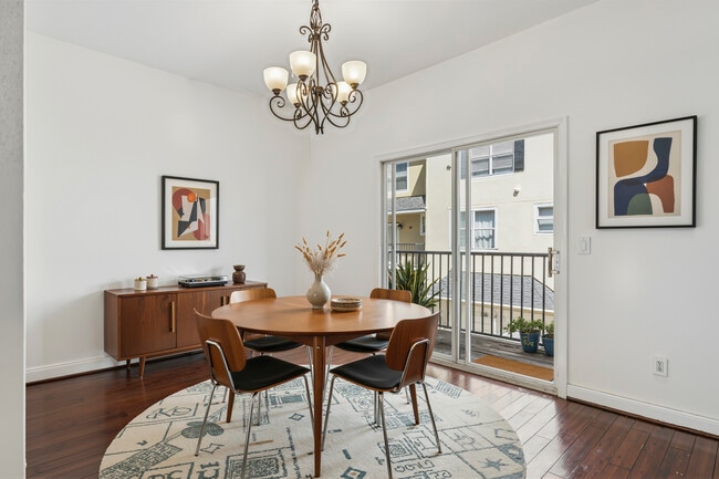 Photo - 11 W Harding St