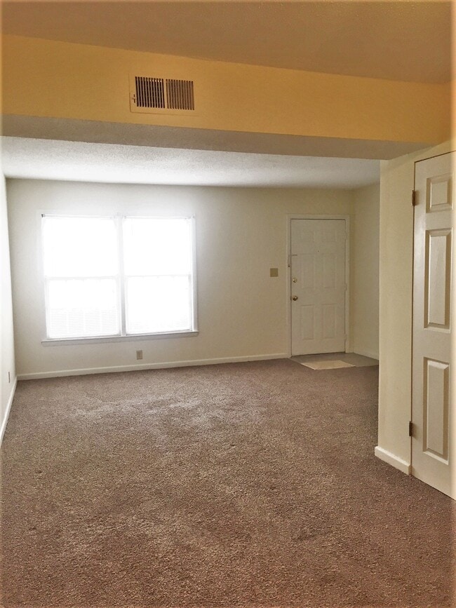 Photo - 2527 HYDRAULIC Rd