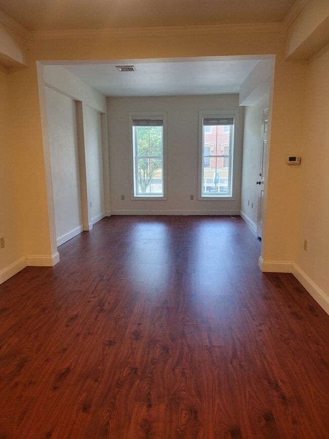 Photo - 66 E King St