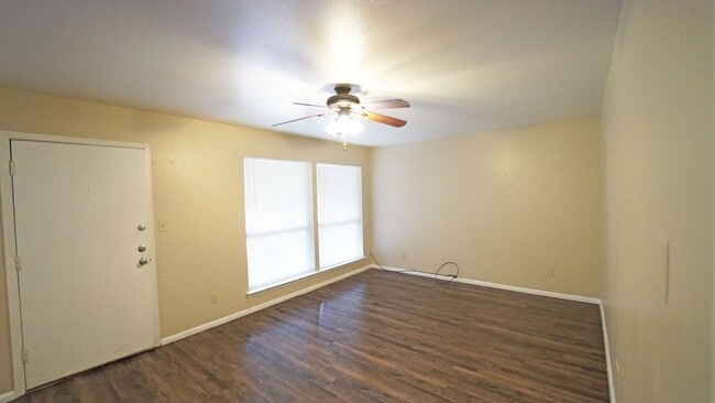 Photo - MOVE IN SPECIAL!! FOR LEASE! 2 Bedroom - 1...