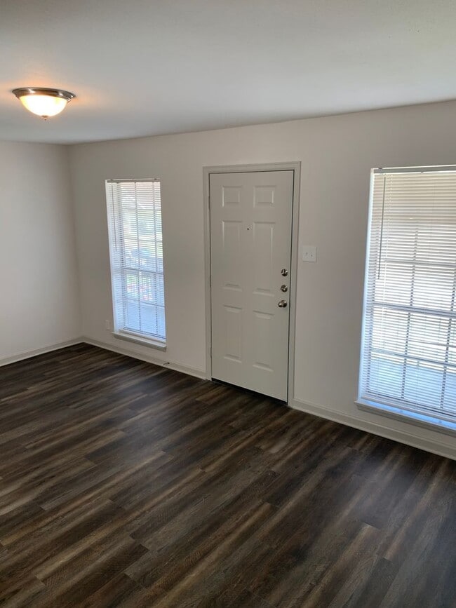 Photo - Broadway Apartments