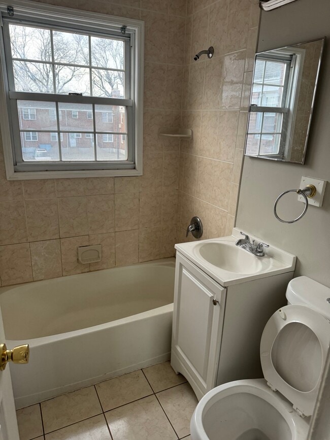 Photo - 1618 Memorial Ave Unit apt 2a
