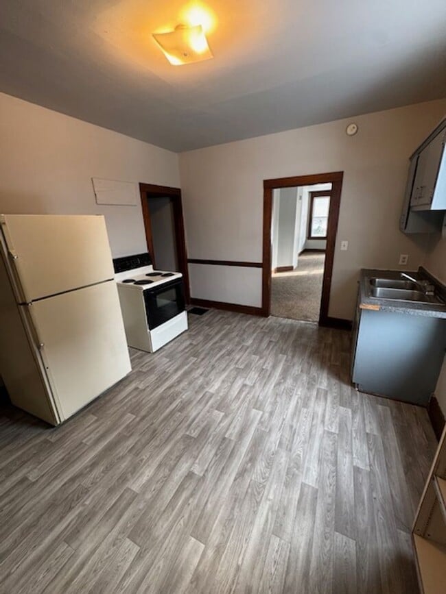 Photo - 1535 Andrew St