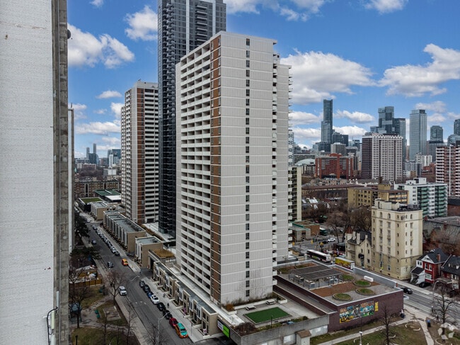 Photo - 565 Sherbourne St