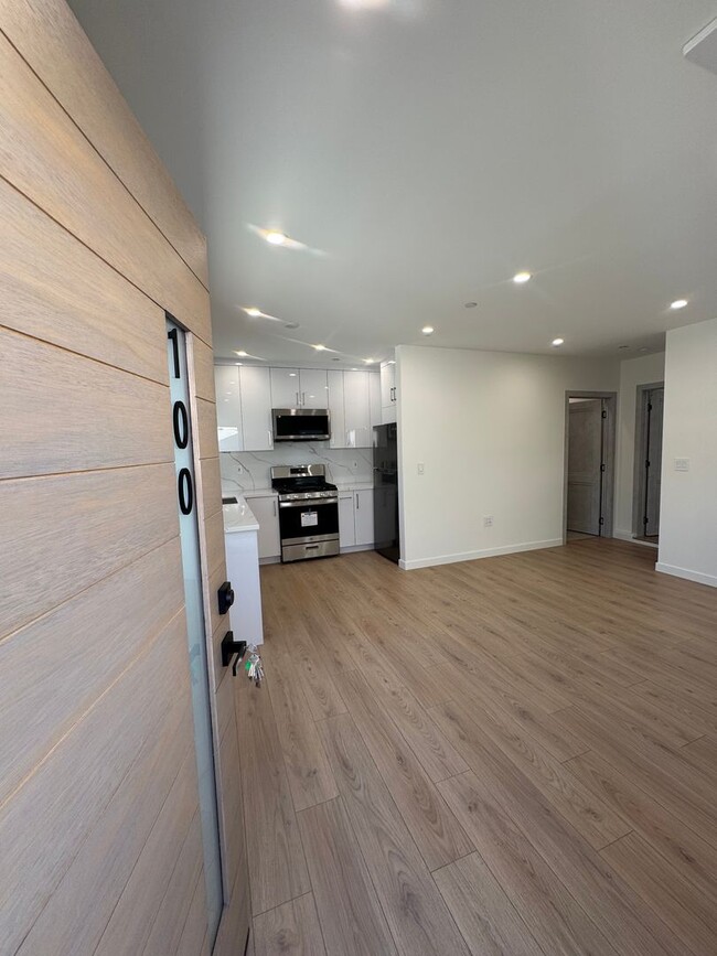 Building Photo - Newly Built Attached ADU in Prime Glenoaks... Rental