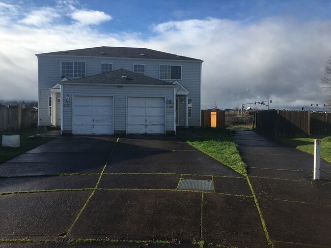 Updated Duplex -3 Bedroom 1.5 Bath - 4886 ... - Updated Duplex -3 Bedroom 1.5 Bath - 4886 ... House