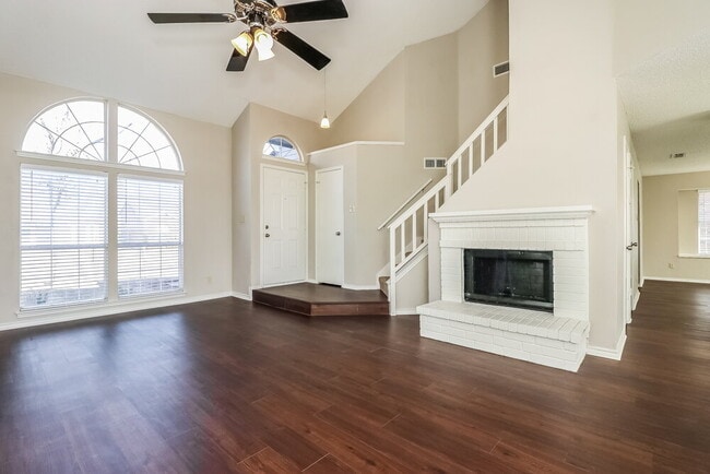 Photo - 2418 Bennington Dr