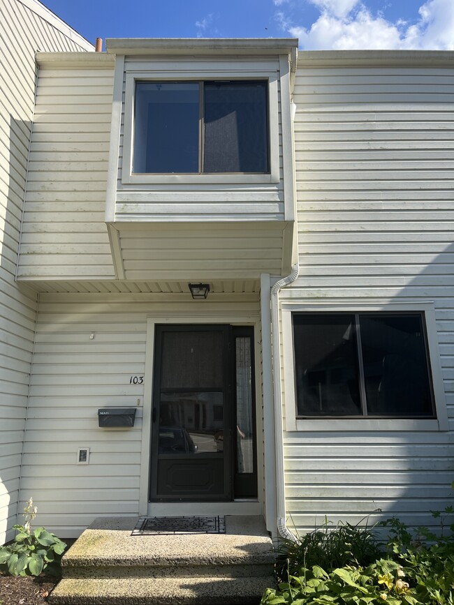 Building Photo - 85 N Main St Unit 103