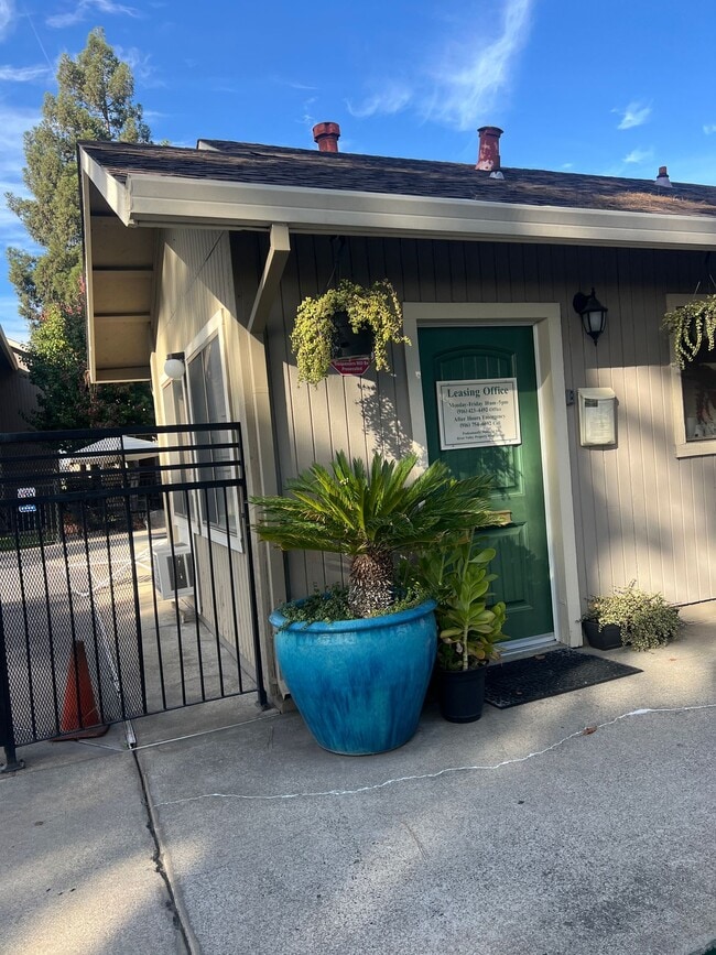 Photo - Spacious 1 and 2 Bedrooms, Gated, Pool & READY TO GO!