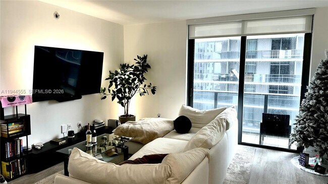 Photo - 55 SW 9th St Unidad 3702