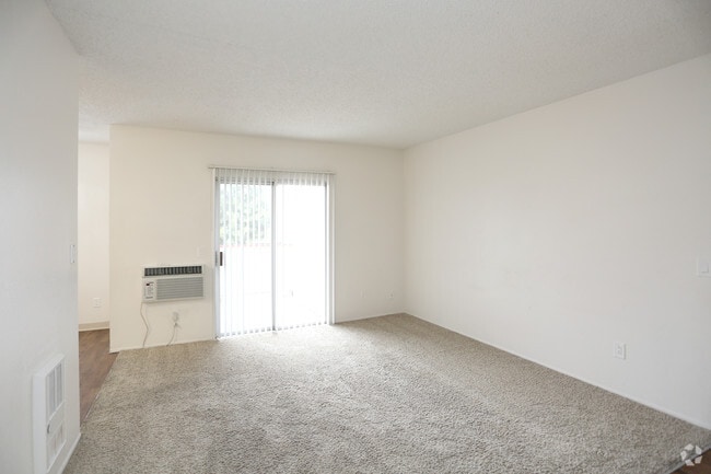 2 BR, 1 BA - 850 SF - River Trail Apartments