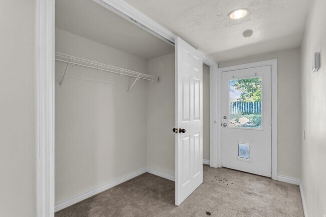 Photo - 1035 Hillcrest Dr