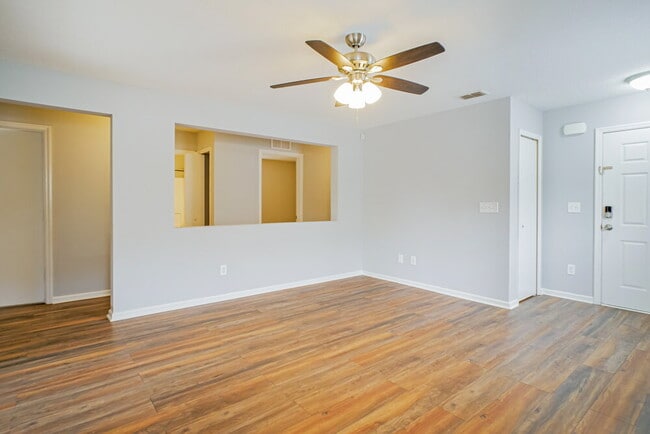 Photo - 192 Brookfall Dr