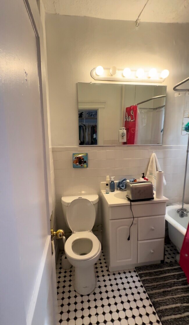 Photo - 132 Hemenway St