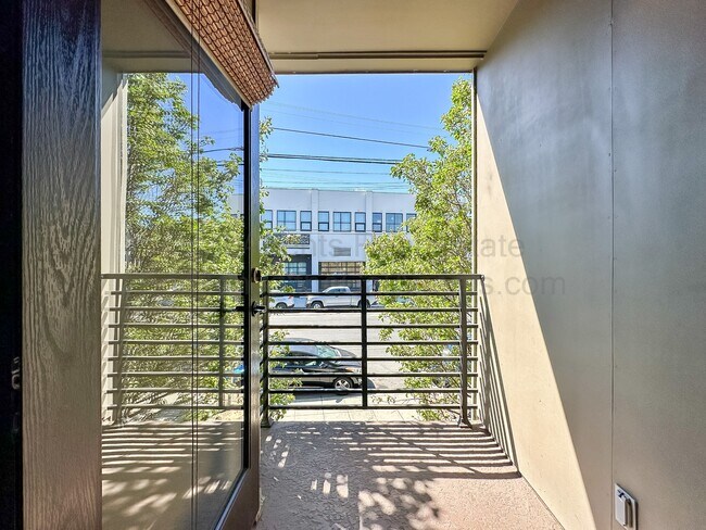 Photo - 2004 Market St Townhome