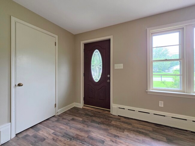 Photo - 2402 New Holland Pike