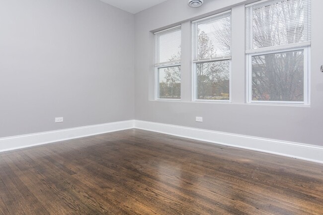 Building Photo - 7519 S Yale Ave Unit 1E Rental