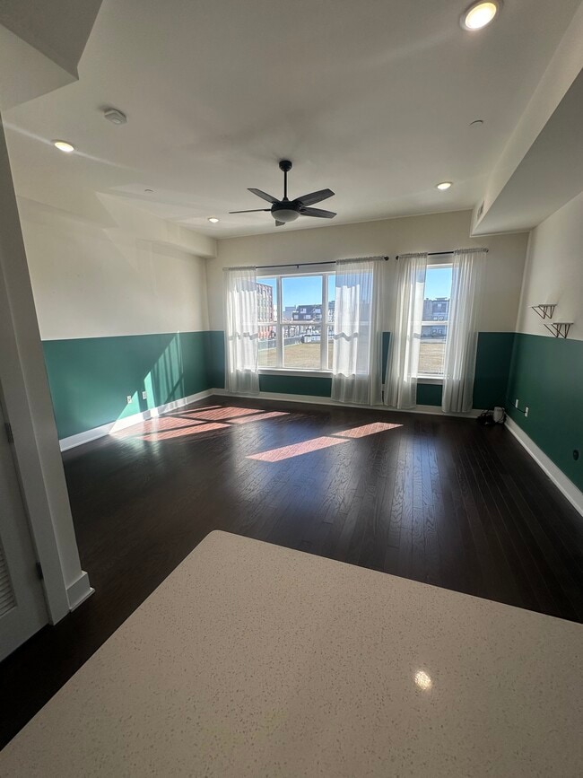 Building Photo - 516 W Montgomery Ave Unit 3