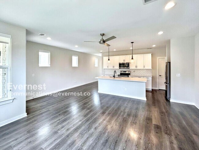 Photo - 105 Ethelyne Way