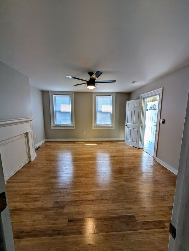 Photo - 4 Bedroom House in Southside Flats! SHORT TERM LEASE ONLY!