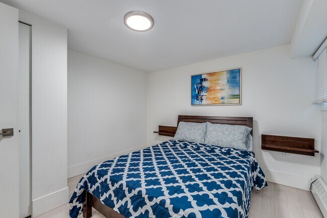 Building Photo - 1425 Haro St Unit 001