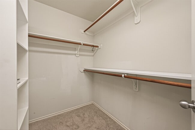 Building Photo - 210 Drake Run Ln