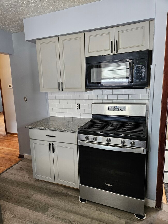 Photo - 18990 Raymond St