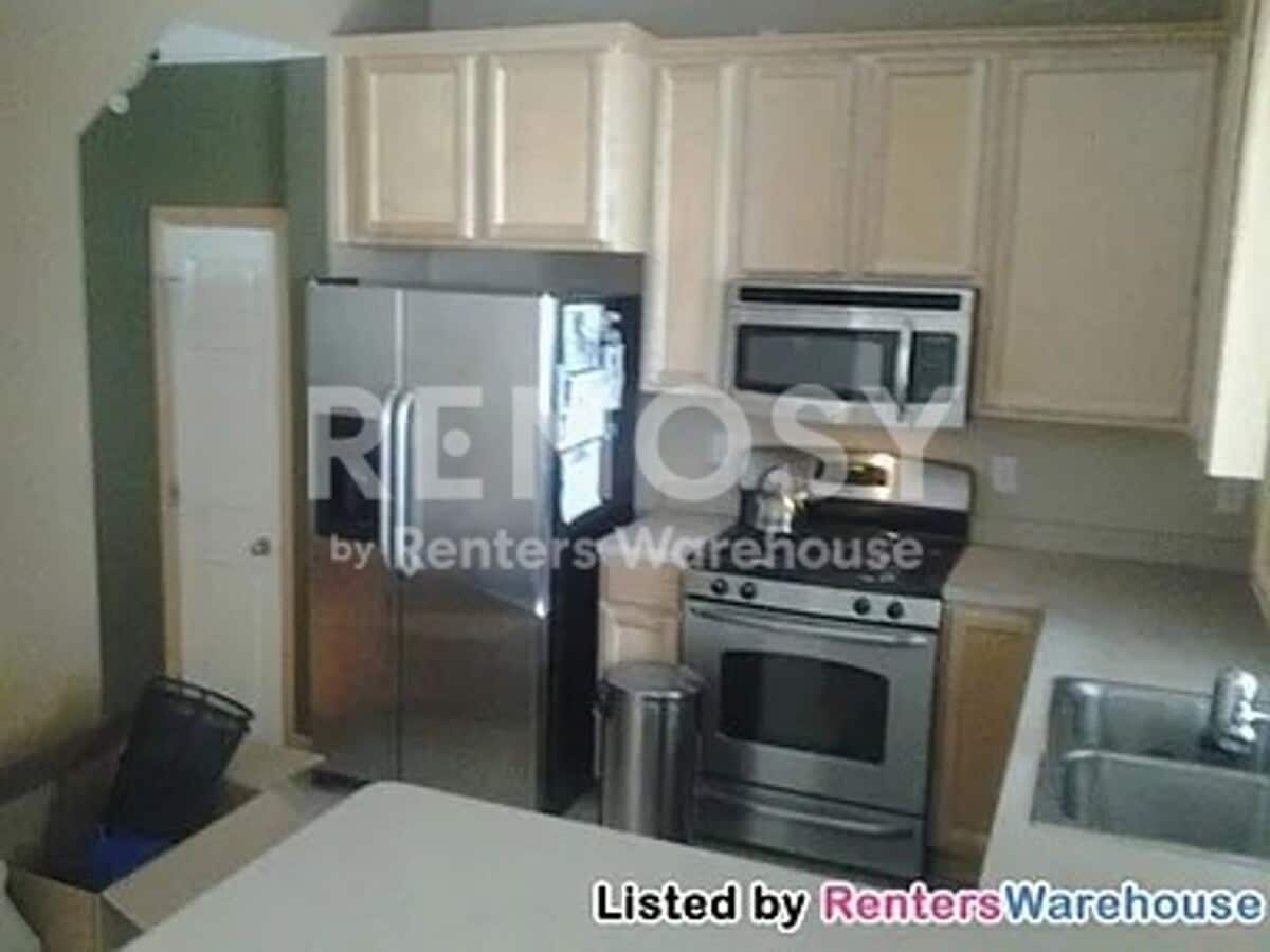 2BD/1.5BA Townhome in Savage Available Now! - 2BD/1.5BA Townhome in Savage Available Now!