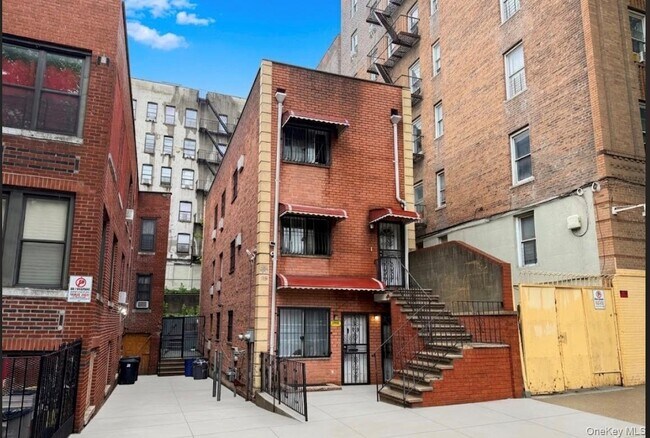 Building Photo - 1189 Grant Ave Unit 3
