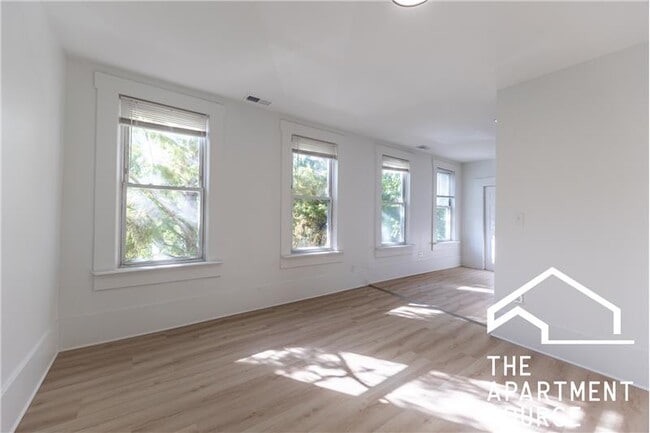 Photo - 2301 N Leavitt St Unit 2CH