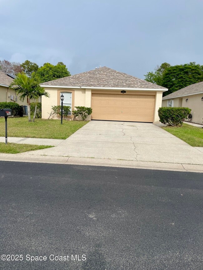 Building Photo - 2065 Redwood Cir