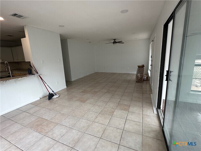 Photo - 136 Discovery Ln