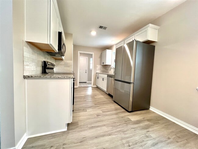 Photo - 813 Cedar Lawn Dr